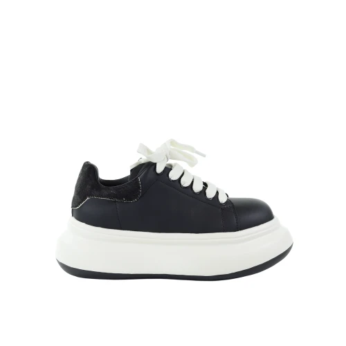 Damskie skórzane sneakersy czarne  GOE SS2N4001 
